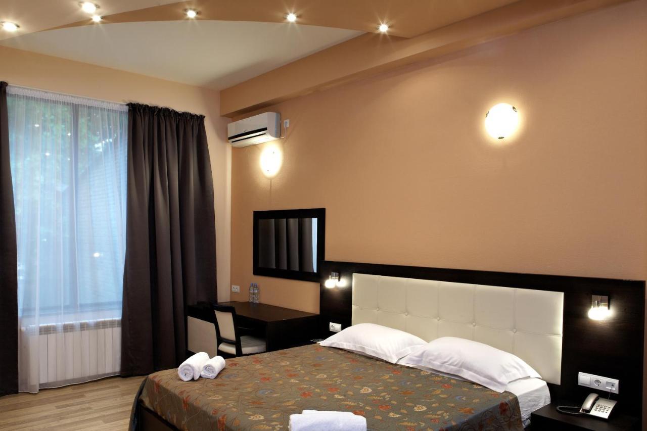 Coral Boutique Hotel Tbilisi ภายนอก รูปภาพ